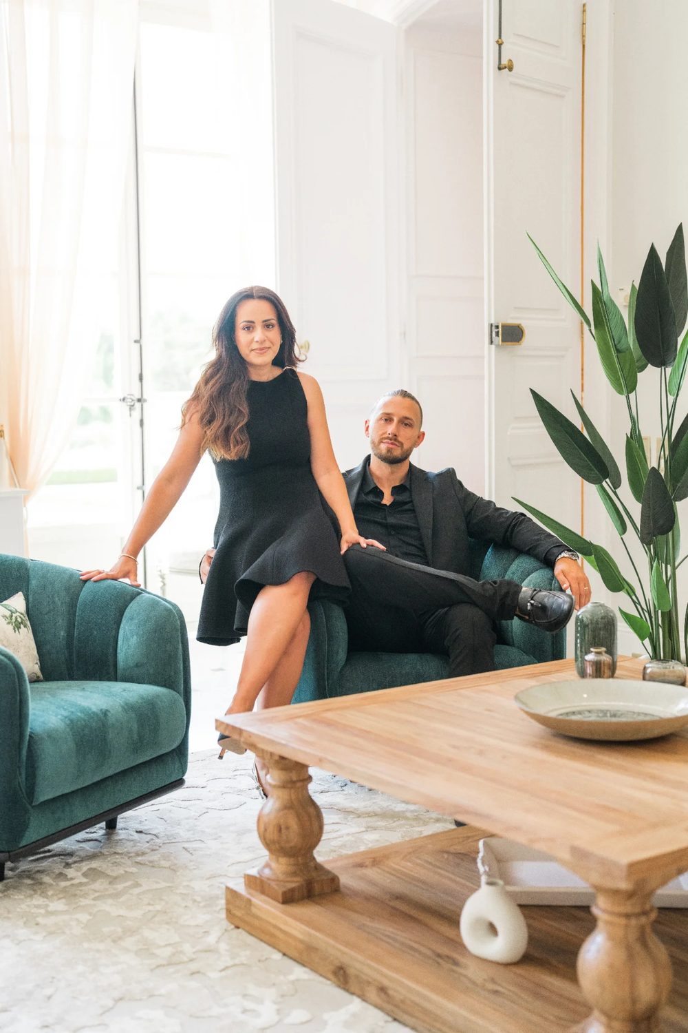 Cindy et Joris, fondateurs de Maison Mistral, dans un intérieur provençal
