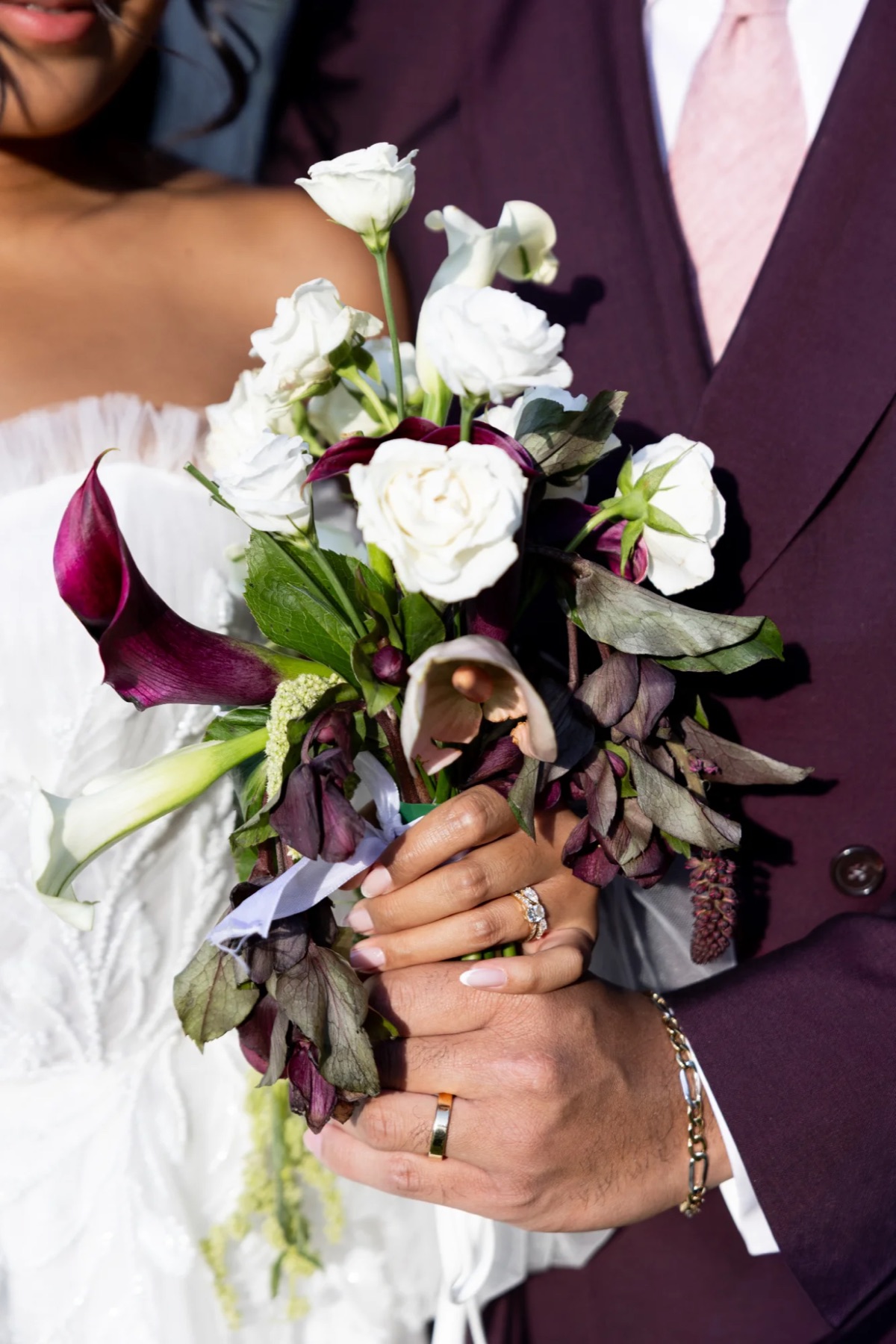 Bouquet de la mariée et alliances lors d'un mariage en Provence