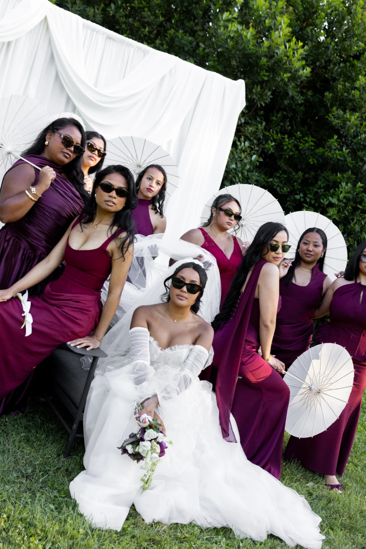 Mariée et son cortège lors d'un mariage en Provence