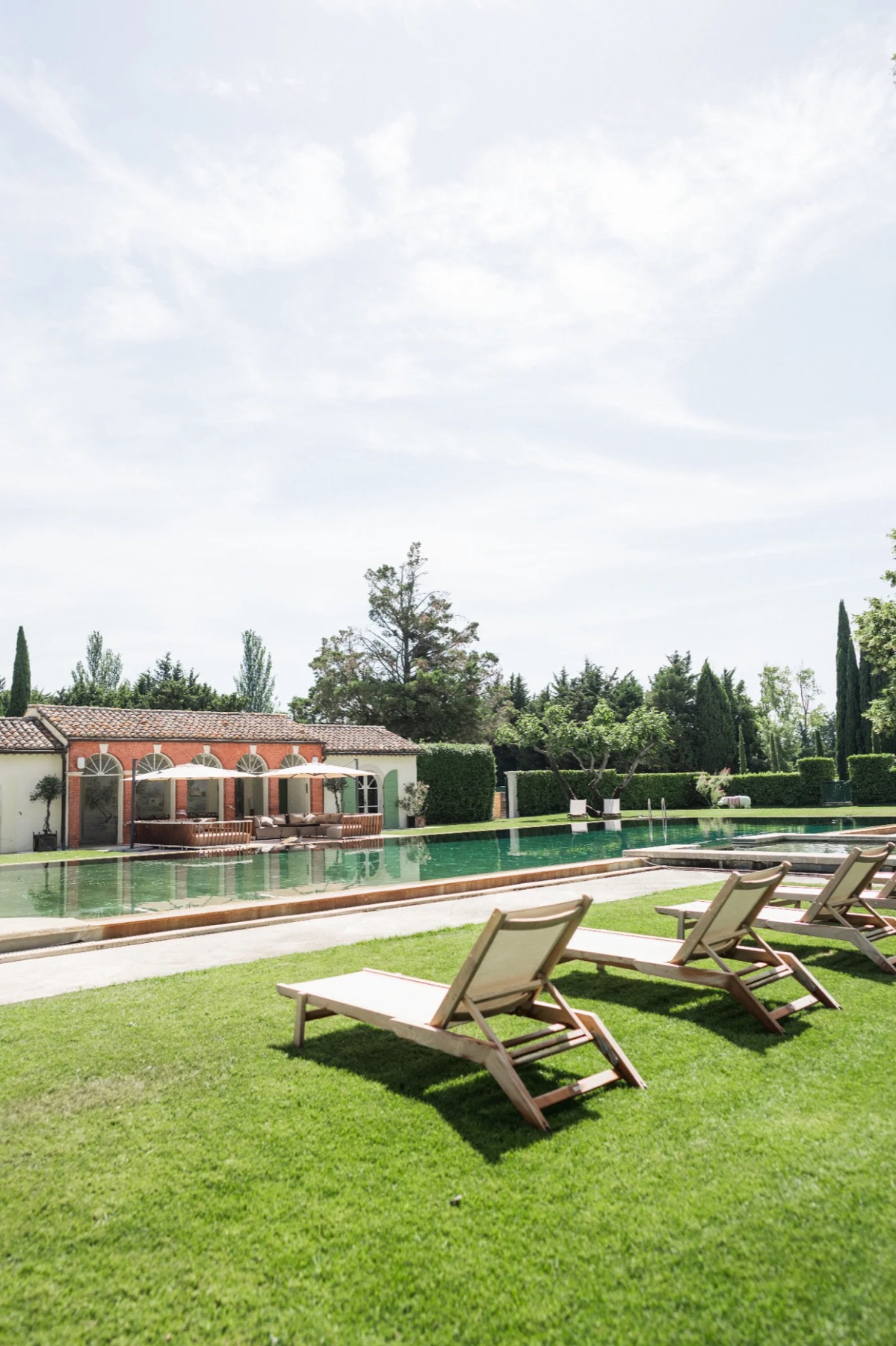 Mistrau — réception au bord de la piscine en Provence